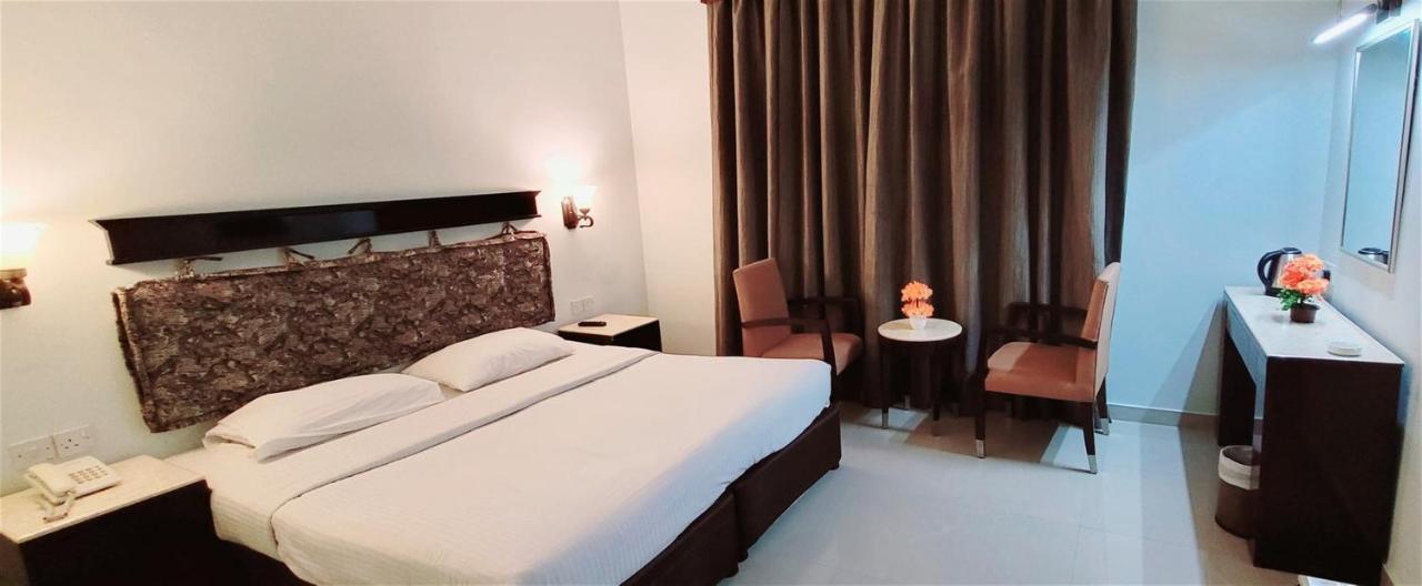 Signature Inn Hotel Deira Дубай Екстериор снимка