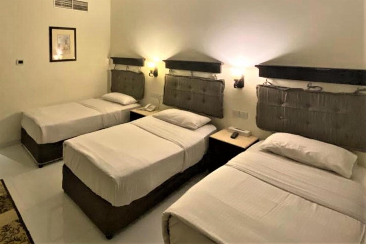 Signature Inn Hotel Deira Дубай Екстериор снимка