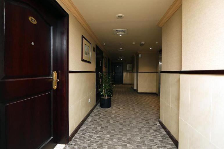 Signature Inn Hotel Deira Дубай Екстериор снимка