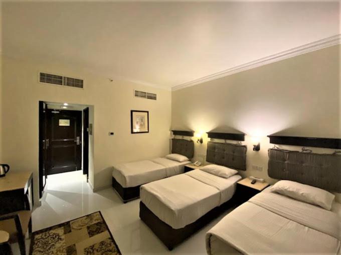 Signature Inn Hotel Deira Дубай Екстериор снимка